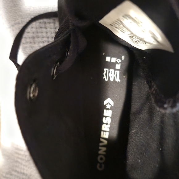 Chuck Taylor Converse - Picture 2 of 3